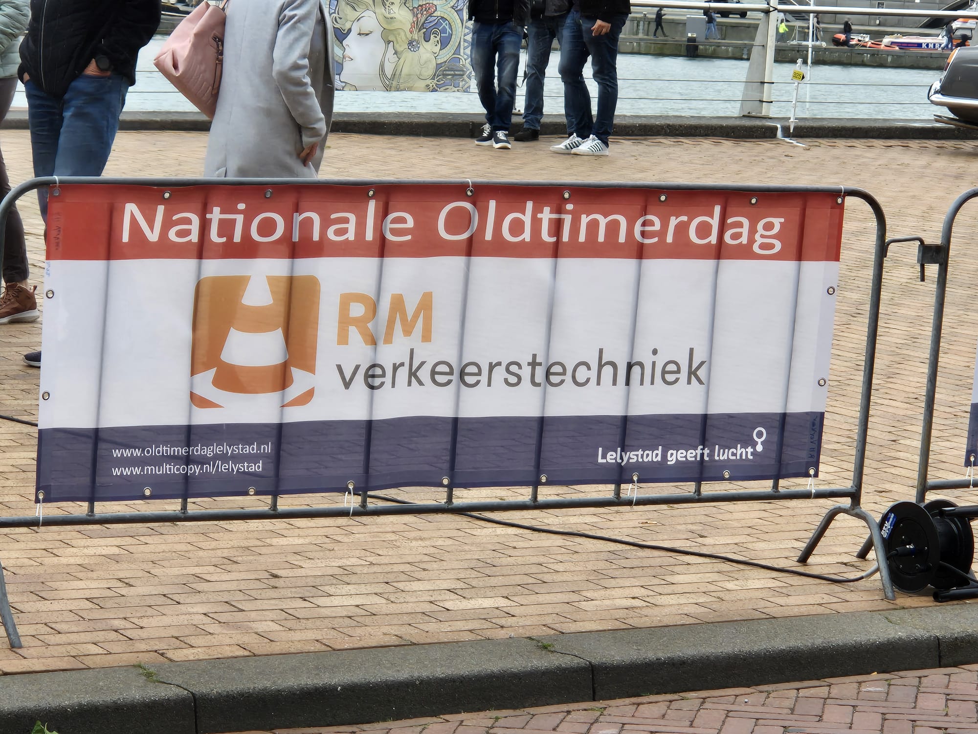RM Verkeerstechniek regelt het verkeer bij de Nationale Oldtimerdag in Lelystad